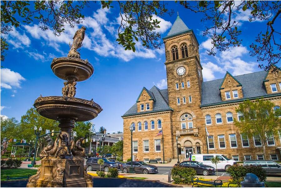 Downtown Lancaster square and fountain